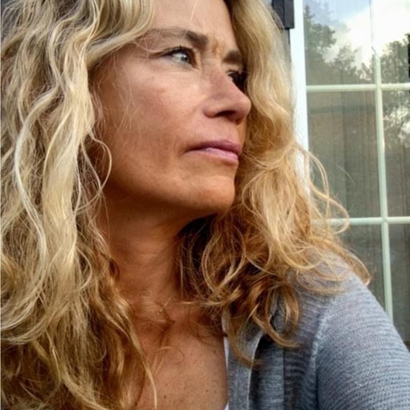 Meet your Posher, Debbie - Picture 2 of 4